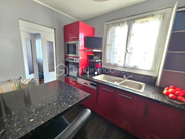 Limite Coubron et la forêt de Bondy, dans un quartier pavillonnaire, maison de plain pied sur sous-sol édifié en 1964 de 100m² habitables et 175m² utiles sur une parcelle de 500m².

LES ATOUTS DU BIEN
• Plain pied surélevé (plateau de 75m²)
• Hauteur sous plafond sous-sol 2m
• Sous-sol traversant idéal pour stationner véhicules dans le jardin arrière
• Terrain devant 140m², 7 véhicules possible
• Jardin arrière 270m² sans VIS-A-VIS
• Panneau solaire et pompe à chaleur AIR / EAU 2025
• Installation climatisation réversible

AGENCEMENT
Rez-de-jardin (75m²)
• Garage traversant
• Buanderie / chaufferie

Etage (75m²)
• Entrée
• Cuisine
• Séjour double (30m²) avec cheminée
• Couloir
• 2 chambres (9,30/9,50m²)
• Salle d'eau
• WC

Combles (25m²)
• Un bureau
• Une chambre

INFORMATIONS TECHNIQUES
• Terrain : façade 10m x profondeur 50m
• Double vitrage PVC avec volets
• Tableau électrique récent
• DPE en D
• Double exposition EST / OUEST
• Ballon d'eau chaude thermodynamique

INFORMATIONS FINANCIERES
• Taxe foncière 1696 euros

Ludovic MOREL
Votre Partenaire Immobilier
Depuis 2010

•••