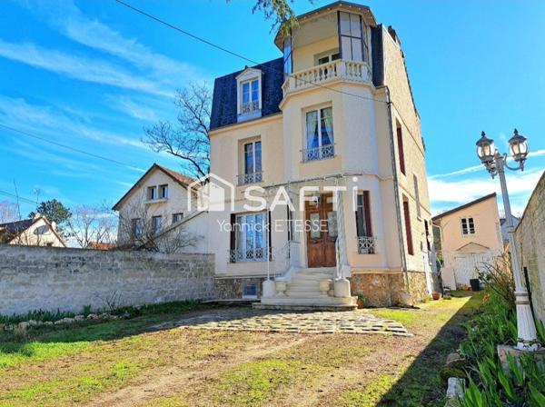 MÉRIEL – Demeure de caractère 165 m2, 5 chambres, 557 m² de terrain, gare ligne H à 7 mns à pied.