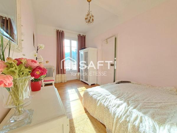 MÉRIEL – Demeure de caractère 165 m2, 5 chambres, 557 m² de terrain, gare ligne H à 7 mns à pied.