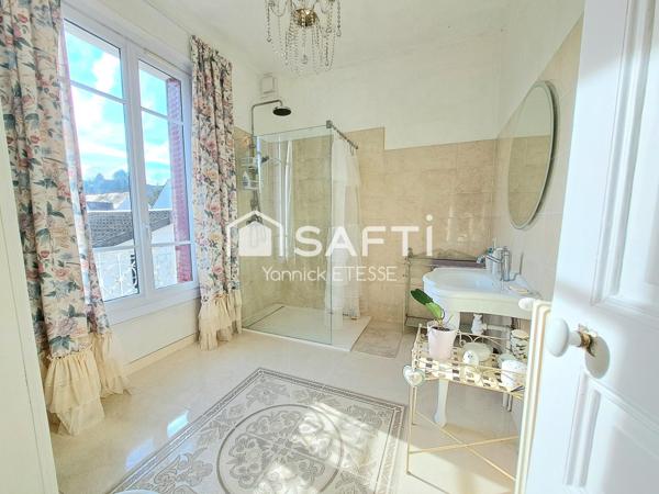 MÉRIEL – Demeure de caractère 165 m2, 5 chambres, 557 m² de terrain, gare ligne H à 7 mns à pied.