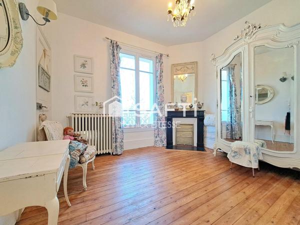 MÉRIEL – Demeure de caractère 165 m2, 5 chambres, 557 m² de terrain, gare ligne H à 7 mns à pied.