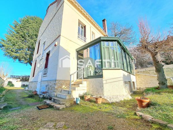 MÉRIEL – Demeure de caractère 165 m2, 5 chambres, 557 m² de terrain, gare ligne H à 7 mns à pied.