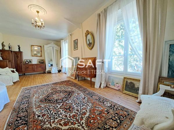 MÉRIEL – Demeure de caractère 165 m2, 5 chambres, 557 m² de terrain, gare ligne H à 7 mns à pied.