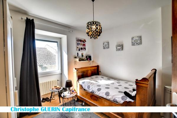 Maison à vendre 8 pièces proche de CHAMPNIERS (16)