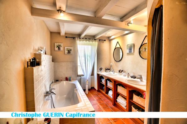 Maison à vendre 8 pièces proche de CHAMPNIERS (16)