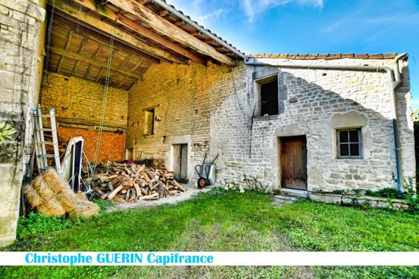 Maison à vendre 8 pièces proche de CHAMPNIERS (16)