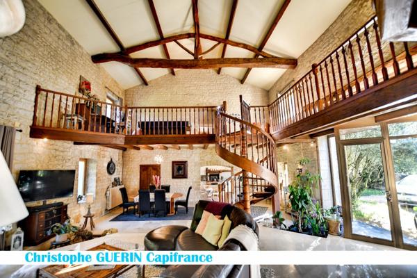 Maison à vendre 8 pièces proche de CHAMPNIERS (16)