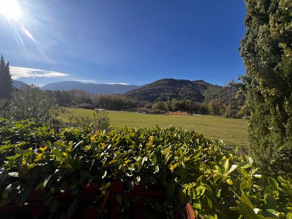 Belle vue dans un cadre verdoyant, maison 2 chambres