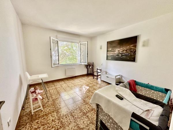 Vente / Maison avec dépendance à Laudun-l'Ardoise (30290)