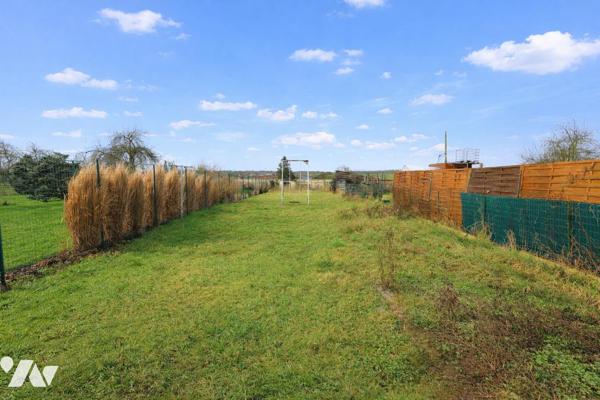 Charmante maison individuelle, 2 chambres, garage, terrain.