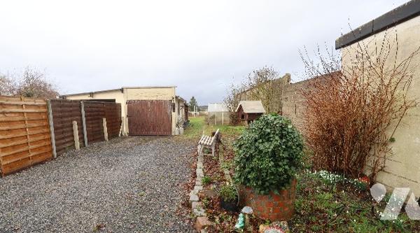 Charmante maison individuelle, 2 chambres, garage, terrain.