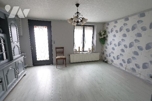 Charmante maison individuelle, 2 chambres, garage, terrain.