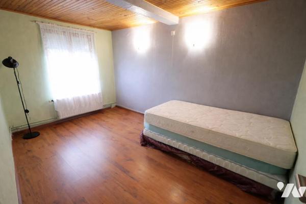 Charmante maison individuelle, 2 chambres, garage, terrain.