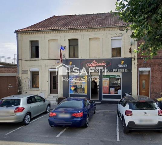 Immeuble comprenant un café tabac et un logement