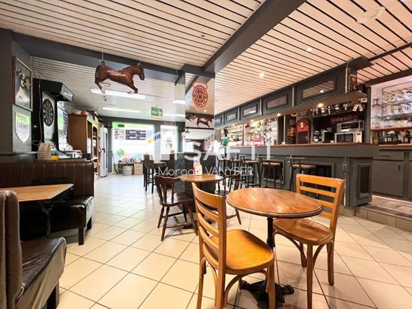 Immeuble comprenant un café tabac et un logement