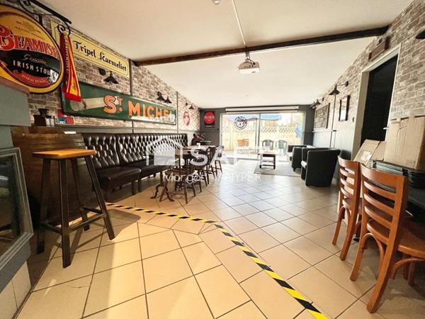 Immeuble comprenant un café tabac et un logement