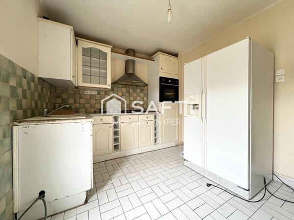 Immeuble comprenant un café tabac et un logement