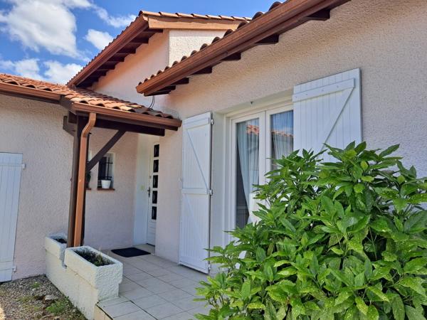 Belle Villa Lumineuse avec Piscine Chauffée et Jardin Fleuri