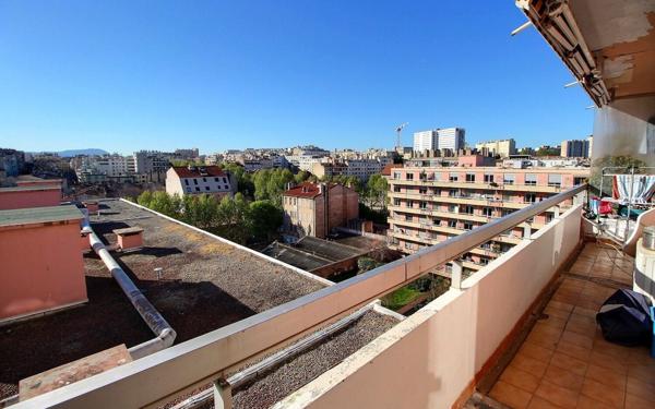 Appartement à vendre    3 pièces • 38,58 m2 Marseille 3