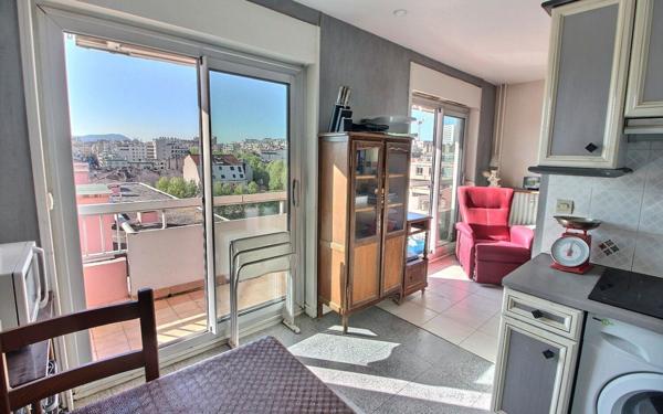 Appartement à vendre    3 pièces • 38,58 m2 Marseille 3