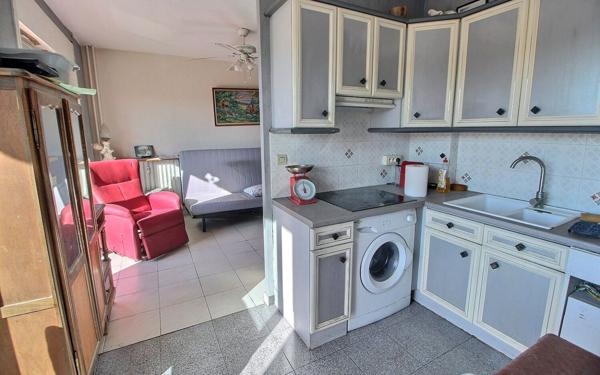 Appartement à vendre    3 pièces • 38,58 m2 Marseille 3