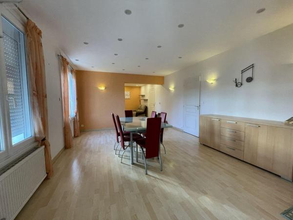 Maison individuelle à vendre à Nueil-les-Aubiers dans les Deux-Sèvres (79250), ref : AGM 60*