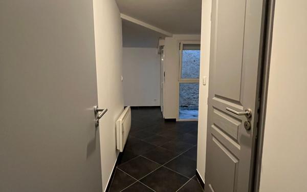 Appartement à vendre    1 pièce • 26,40 m2 Pélissanne