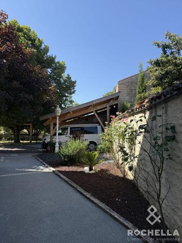 AULNAY MAISON FAMILLIALE AVEC UN GÎTE