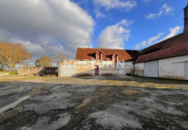 ENSEMBLE IMMOBILIER À VENDRE LA COMMUNE DE VAL-FOUZON AVEC 1.5 HECTARE