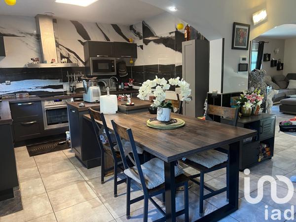 Maison traditionnelle 7 pièces de 189 m² à Montgeron (91230)