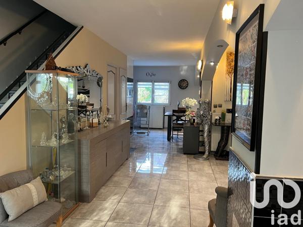 Maison traditionnelle 7 pièces de 189 m² à Montgeron (91230)