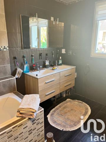 Maison traditionnelle 7 pièces de 189 m² à Montgeron (91230)