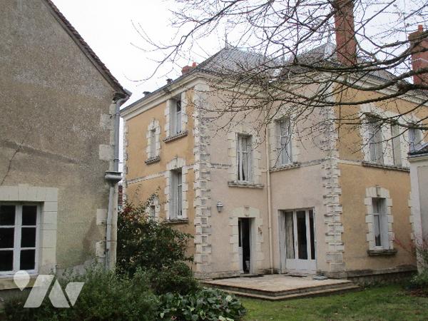 En centre-ville, Maison de Maître