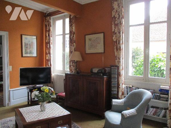 En centre-ville, Maison de Maître