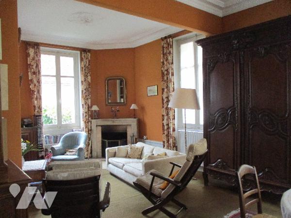 En centre-ville, Maison de Maître