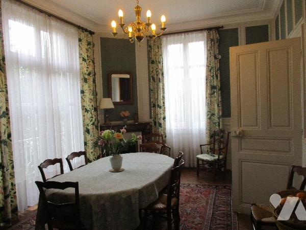 En centre-ville, Maison de Maître
