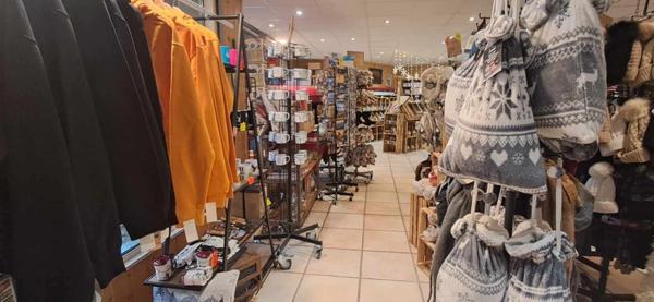 Mur commerciaux de 113m2 avec terrasse de 50m2