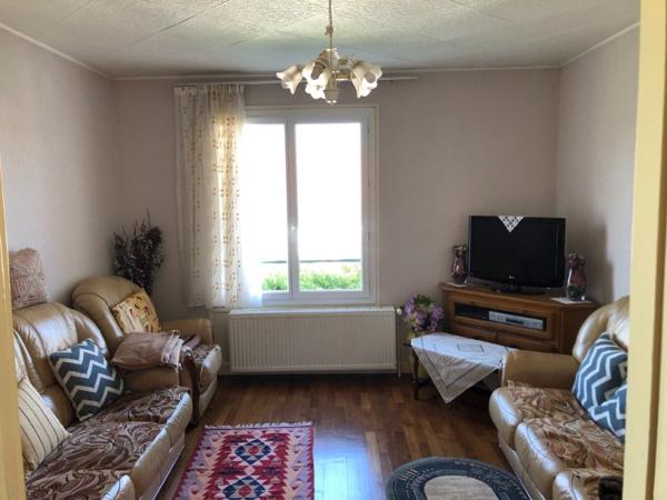 Pavillon 3 chambres 110 m2 habitable avec 1000 m2 de terrain attenant à Châtillon sur seine !