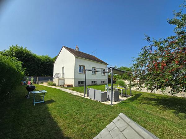 Maison Provins ( à 5min de Provins et de la gare accessible via le bus) 3 chambres / Sous-sol / jardin