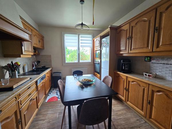 Maison Provins ( à 5min de Provins et de la gare accessible via le bus) 3 chambres / Sous-sol / jardin