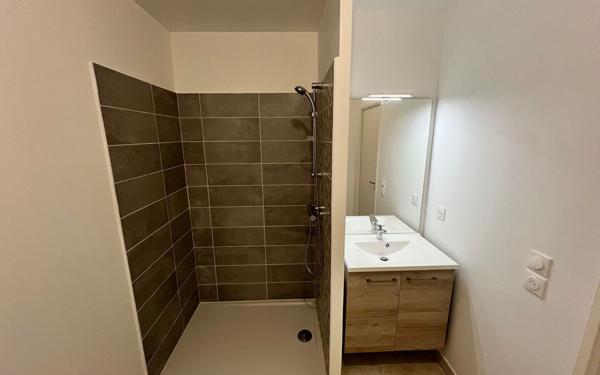 Appartement à louer    3 pièces • 60,90 m2 Garons