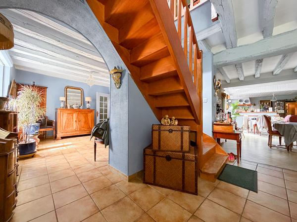 A VENDRE / ANGERS - Propriété d'exception de 246 m² avec 5 studios et terrain de 3 700 m² !