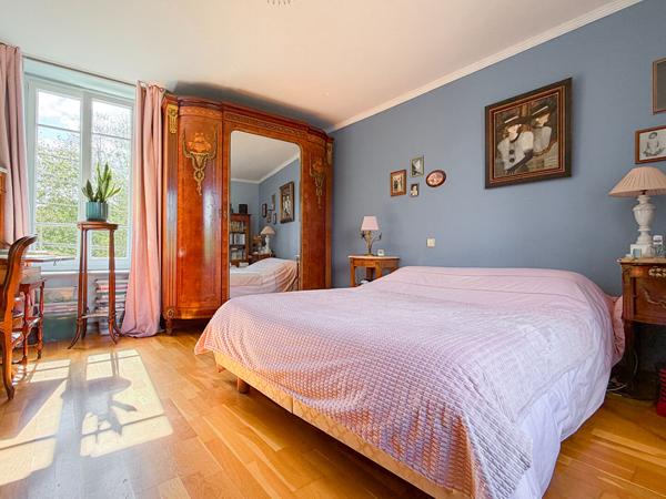 A VENDRE / ANGERS - Propriété d'exception de 246 m² avec 5 studios et terrain de 3 700 m² !