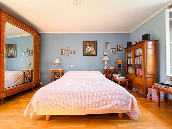 A VENDRE / ANGERS - Propriété d'exception de 246 m² avec 5 studios et terrain de 3 700 m² !