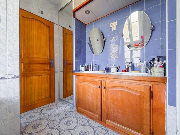 A VENDRE / ANGERS - Propriété d'exception de 246 m² avec 5 studios et terrain de 3 700 m² !
