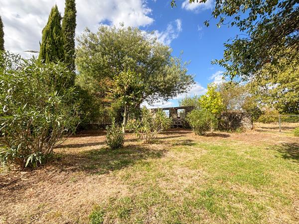 A VENDRE / ANGERS - Propriété d'exception de 246 m² avec 5 studios et terrain de 3 700 m² !