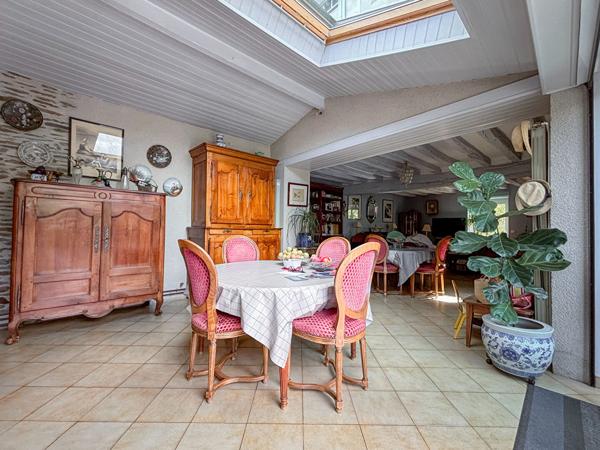A VENDRE / ANGERS - Propriété d'exception de 246 m² avec 5 studios et terrain de 3 700 m² !