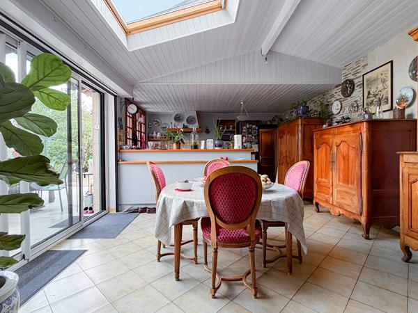A VENDRE / ANGERS - Propriété d'exception de 246 m² avec 5 studios et terrain de 3 700 m² !
