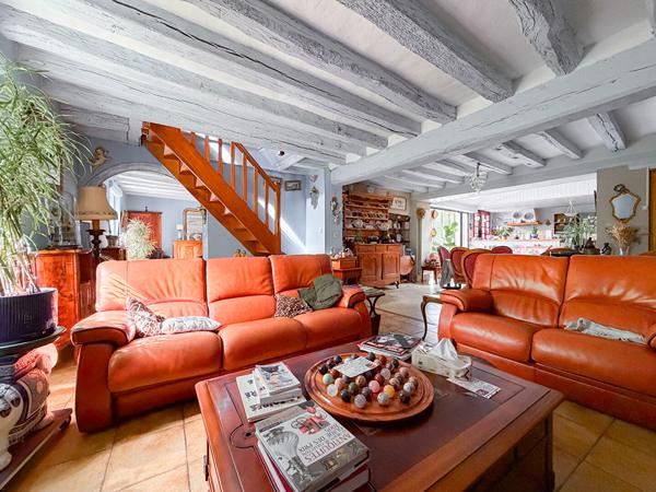 A VENDRE / ANGERS - Propriété d'exception de 246 m² avec 5 studios et terrain de 3 700 m² !