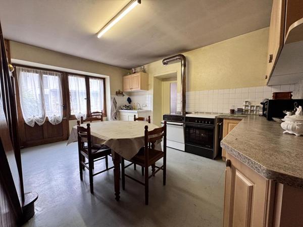 Saint Cassin, maison à fort potentiel - Idéale projet de rénovation! 107m2 sur un terrain de 494m2